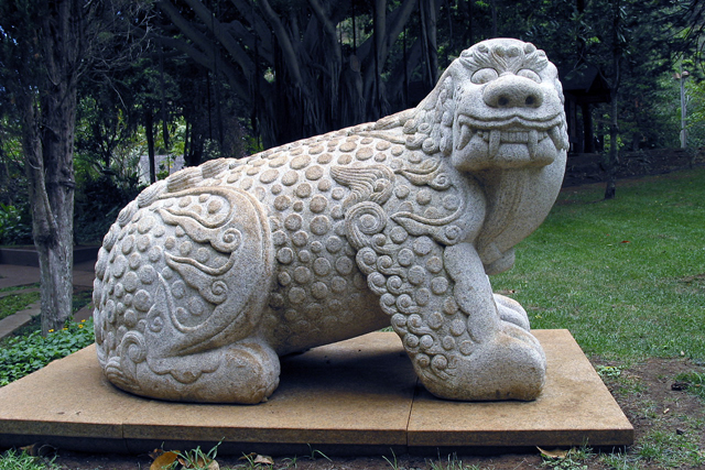 HI Lion Statue